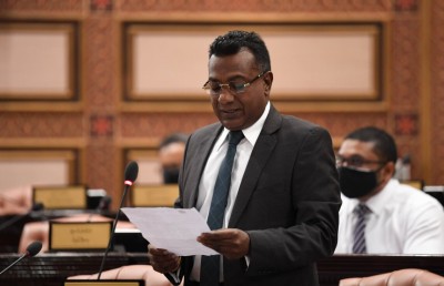 މަޖިލީހުގެ 20 މެމްބަަރަކަށް މަރުގެ އިންޒާރު ދޭ ކަމަށް ވިދާޅުވެ ކުއްލި މައްސަލައެއް ހުށަަހަޅުއްވައިފި