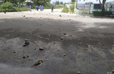 އައިލެންޑް އެކްސްޕާޓުގެ ބިދޭސީންގެ ހަމަނުޖެހުން ބޮޑުވެ، ފުލުހުންނަށް ހަމަލަދީފި