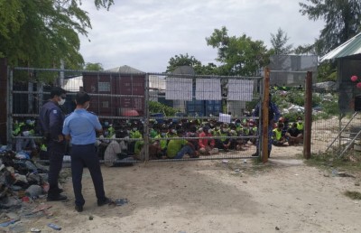 އައިލެންޑް އެކްސްޕާޓުގެ ބިދޭސީންގެ ހަމަނުޖެހުން ބޮޑުވެ، ފުލުހުންނަށް ހަމަލަދީފި