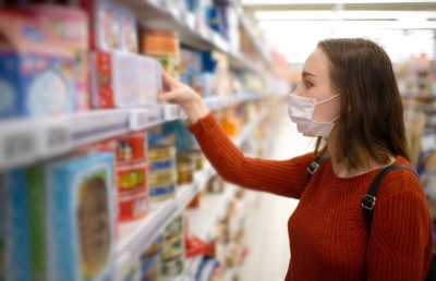 އިނގިރޭސިވިލާތުގެ ފިހާރަތަކާއި ސުޕަމާކެޓްތަކުގައި މާސްކް އެޅުން މަޖުބޫރު