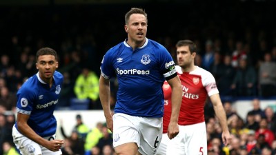 އެވަޓަން އަތުން ބަލިވެ އާސެނަލް ގަދަ ހަތަރެއްގައި އޮތުމަށް އުނދަގޫތަކެއް