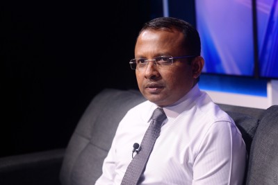 "ޕްލެޓްފޯމަށް" އެރުމަށް ރިޔާޒަށް ދައުވަތެއް އަދި ނުލިބޭ