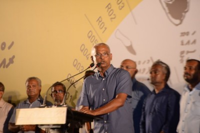 ނޫސްވެރިން ސަރުކާރަށް ފާރަވެރިވުމަށް ރައީސް އިލްތިމާސް ކުރައްވައިފި