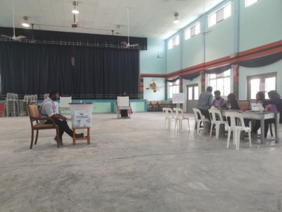 ވޯޓުކަރުދާސް ފޮޓޯ ނަގައިގެން މީހަކު ހައްޔަރުކޮށްފި