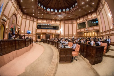 ބޭރުގެ ފަރާތްތަކަށް ރާއްޖޭން ބިން މިލްކުކުރެވޭ އިސްލާހު އުވާލަން ފާސްކޮށްފި