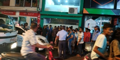 މަޖީދީ މަގުން ދުއްވާފައި ދިޔަ ކާރެއްގައި ރޯވެއްޖެ