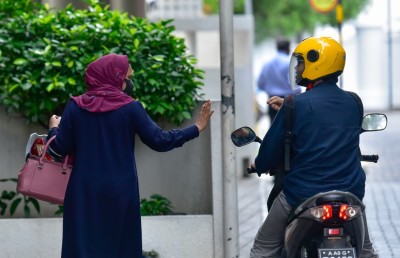 ކޮވިޑް-19ގެ ކޭސްތައް 3،000 އަށް އެރި އިރު ދިވެހިން ދަނީ އިތުރުވަމުން، މަރުވާ ރޭޓު މައްޗަށް