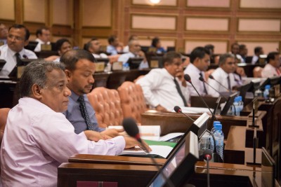 ނައިބުރައީސުންނަށް މަހަކު 35،000 ރުފިޔާ ދޭން ފާސްކޮށްފި