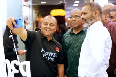 އެންމެ ވަރުގަދަ ކެމެރާ ހިމެނޭ ވާވޭ ޕީ30 ރާއްޖެއަށް ތައާރަފުކޮށްފި