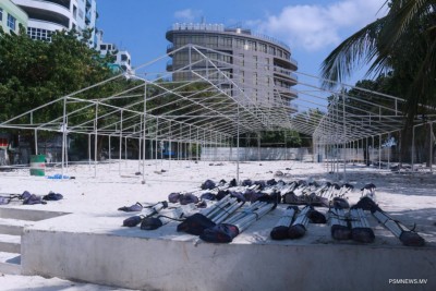 ކުރީގެ ވެސްޓް ޕާކް ސަރަހައްދުގައި ވަގުތީ މާރުކޭޓެއް އަޅަނީ