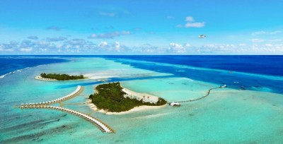 ރިސޯޓެއްގައި ކާނާ ވިހަވި ބިދޭސީންތަކަކަށް ފަރުވާ ދެނީ