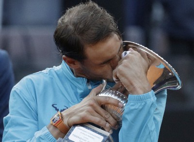 ޖޮކޮވިޗް ބަލިކުރުމަށް ފަހު އަހަރުގެ ފުރަތަމަ ޓްރޮފީ ނަޑާލް އުފުލާލައިފި