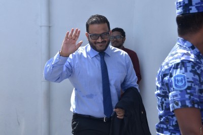 ފިސްތޯލަ މައްސަލައިގައި އަދީބަށް އިއްވި 10 އަހަރުގެ ހުކުމް ސުޕްރީމް ކޯޓުން ބާތިލުކޮށްފި