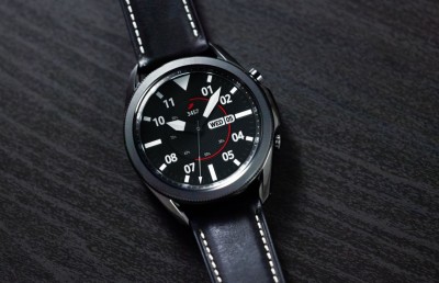 ސެމްސަންގުގެ ފަތްޖެހޭ ފޯނަކާއި ނޯޓް 20 ދައްކާލައިފި