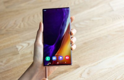 ސެމްސަންގުގެ ފަތްޖެހޭ ފޯނަކާއި ނޯޓް 20 ދައްކާލައިފި