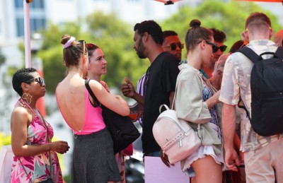 ފުރަތަމަ ދެ މަހު 350،000 ޓޫރިސްޓުން