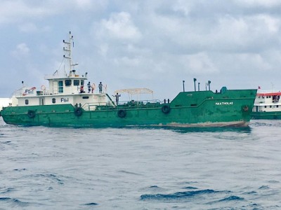 އުރުނު ބޯޓުގައި ހުރި ތެޔޮ އެހެން ބާޖަކަށް ނަގަނީ