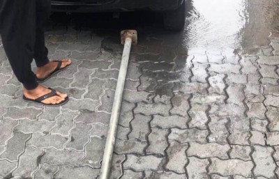 ޑަބްލިޔު ކޮންސްޓްރަކްޝަނުން ހަދަމުން ދިޔަ އިމާރާތަކުން ހޮޅިއެއް ވެއްޓި ކާރަކަށް ގެއްލުންވެއްޖެ