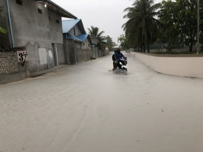 ކުޅުދުއްފުށީގައި ފެންބޮޑުވެ، ގިނަ ގެތަކަށް ފެން ވަދެ، ނަޖިސް މައްޗަށް އަރަނީ