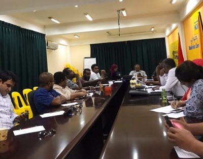 ގިނަ ބަޔަކަށް ލޯނު ނުލިބުނު މައްސަލާގައި އެމްޑީޕީން މިނިސްޓަރާ މަޝްވަރާ ކޮށްފި