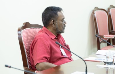 އިބްރާ ކަންބޮޑުވުންތަކާއެކު މަޖިލިހަށް: އަނެއްކާ ވެސް މިއޮތީ މައުމޫންގެ ދައުރު އައިސްފައި
