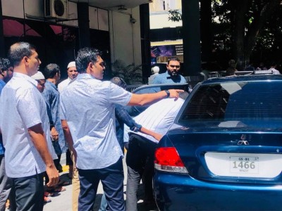 ހުކުރަށް ހުއްޓާ ވެއްޓުނު މީހަކަށް އެހީވުމުގައި ނައިބު ރައީސް ނަމޫނާ ދައްކަވައިފި