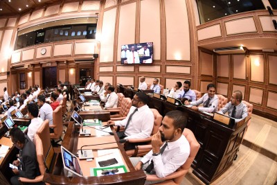 ރައީސް ތަސްދީގު ނުކުރެއްވި އިނާޔަތްތަކުގެ ބިލްތައް މަޖިލީހުން ބޭރުކޮށްލައިފި