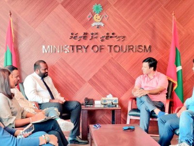 އިންޑިއާގައި ރާއްޖެ ޕްރޮމޯޓް ކުރަން ވިވެކްގެ އެހީ ހޯދަނީ
