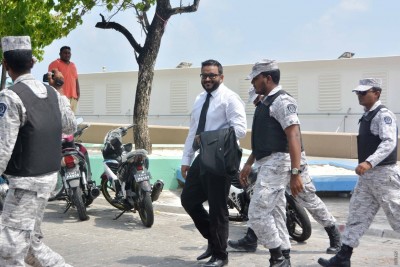 އަދީބު ކޯޓުގެ ހުރުމަތް ކަނޑާލި މައްސަލައިގެ ހުކުމް ތަންފީޒު ކުރުން މަޑުޖައްސާލައިފި