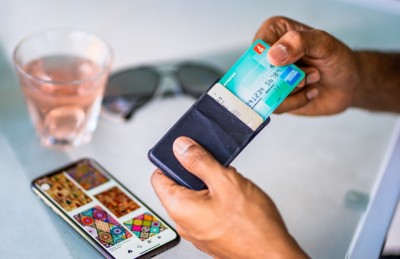 ސަރުކާރު އޮފީސްތަކުގެ ބޭނުމަށް ކްރެޑިޓް ކާޑު ހަދަން ހުއްދަ ދީފި