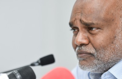 ނަޝީދަކާ ޑީލެއް ނެތް، އެއްވެސް ކެނޑިޑޭޓެއްގެ ފަހަތަށް ނާރާނަން: ޑރ. މުނައްވަރު