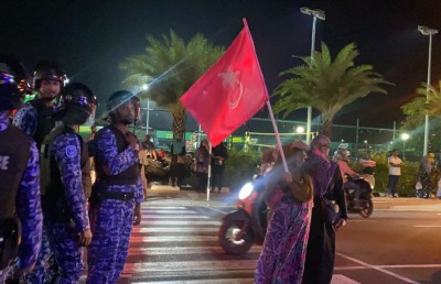 މުޒާހަރާއިން ފުލުހުންގެ ބެލުމުގެ ދަށަށް ގެންދިޔަ އެންމެން ދޫކޮށްލައިފި