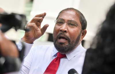 ޖޭޕީގެ ސްލޮޓްތައް ހުސްކުރާ ނަމަ ރައީސް ވެސް އިސްތިއުފާ ދޭން ޖެހޭނެ: ގާސިމް