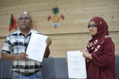 ތިން ރަށެއްގެ ބަނދަރު ހެދުމުގެ މަޝްރޫއުގައި ސޮއިކޮށްފި