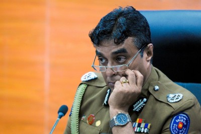 ލަންކާގެ ކުރީގެ ޑިފެންސް ސެކްރެޓަރީ އާއި ކުރީގެ ފުލުހުންގެ ވެރިޔާ ހައްޔަރުކޮށްފި
