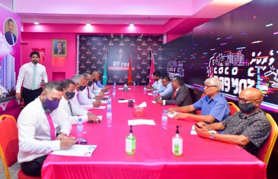 ޝާހިދުގެ އިތުބާރު ނެތްކަމަށް ހުށަހެޅުމާ ދެކޮޅަށް ނަޝީދު ނުކުންނަވައިފި