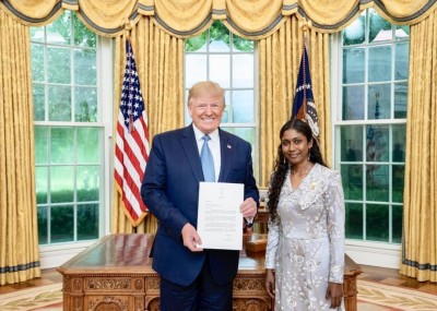 ތިލްމީޒާ ސަފީރުކަމުގެ ފަތްކޮޅު ޓްރަމްޕަށް އަރުވައިފި