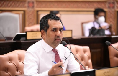 ޑޮލަރުގެ އަގުބޮޑުވީ ޗައިނާ އަށް ލޯނު ދައްކަން ޖެހިގެން: ދޮންބިލެތް