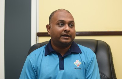 އަލިފާނަށް ފަހު ވަގުތީ ހިޔަލުގައި ތިބި މީހުން ނުކުންނަން އަންގައިފި