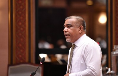 ޑޮލަރުގެ އަގުބޮޑުވީ ޗައިނާ އަށް ލޯނު ދައްކަން ޖެހިގެން: ދޮންބިލެތް