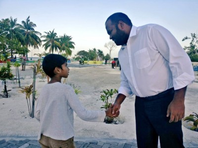 ގެސްޓް ހައުސްތަކަށް ހުރި ގޮންޖެހުންތައް ބެލުމަށް މިނިސްޓަރު އަތޮޅުތަކަށް
