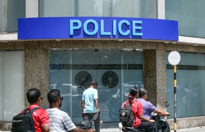 އޮފީހެއް ފަޅާލައި 7 ލައްކަ ރުފިޔާ ވަގަށް ނަގައިފި