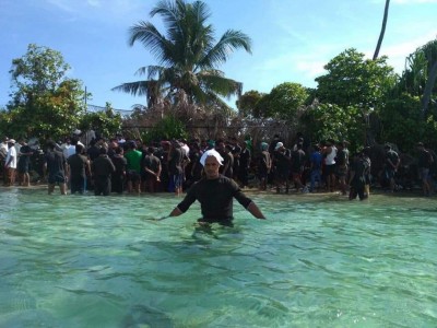 މުސާރަ ނުދީގެން 200 އެއްހާ ބިދޭސީން ދިގުރަށަށް އަރައި މުޒާހަރާކޮށްފި