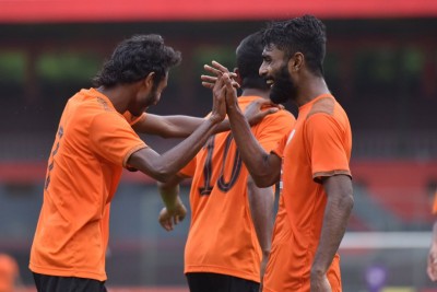 ރިޒޭގެ ހެޓްރިކާ އެކު އީގަލްސް ތިން ވަނައަށް