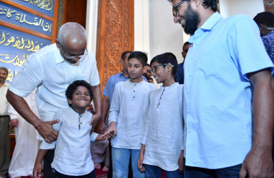 ގިނަ ބަޔަކު ރައީސްއާ އީދު ސަލާމް ކޮށްފި