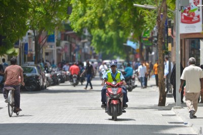 ސައިކަލަކުން ޖެހި އަންހެން ކުއްޖަކަށް އެމެޖެންސީގައި ފަރުވާދެނީ