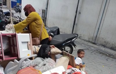 އާއިލީ މައްސަލަތަކުގެ ހާއްޔެއްގައި ކުޑަ ދެ ކުދިން!