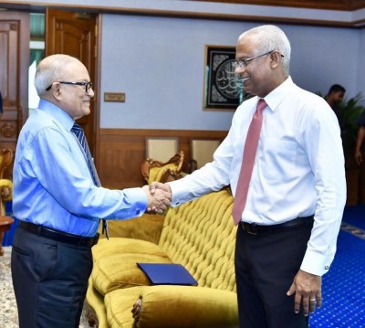 ރައީސް ސޯލިހާއި ރައީސް މައުމޫން ބައްދަލުކުރައްވައިފި