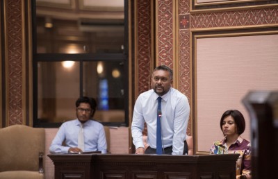 ބިދޭސީން ވިޔަފާރި ކުރަނީ ދިވެހިންގެ ނަމުގައި ރެޖިސްޓްރީކޮށްގެން: ފައްޔާޒް