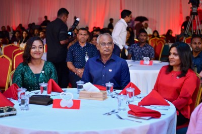 ޓައިނީ ހާޓްސްއަށް 10 އަހަރު ފުރުމާ ގުޅިގެން ޗެރިޓީ ނައިޓެއް ބާއްވައިފި